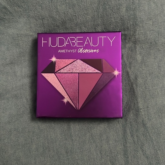 Huda Beauty Amethyst Obsessions Eyeshadow Palette - Picture 2 of 3